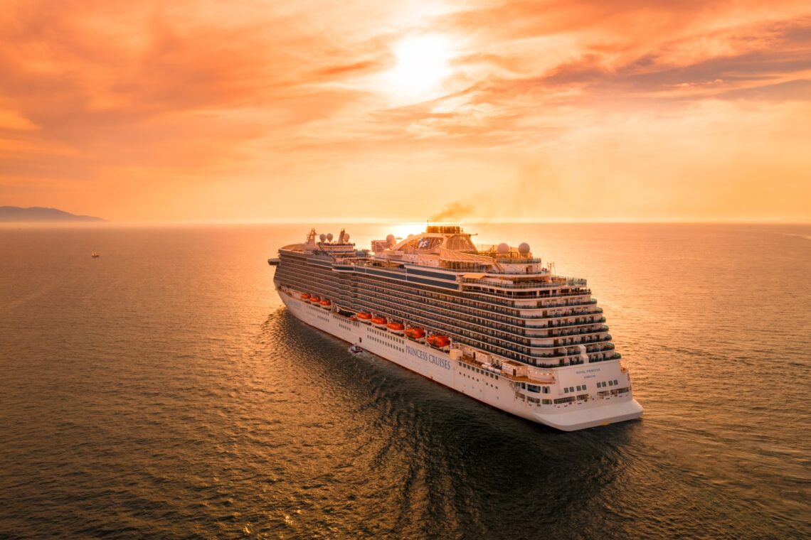 Bateau de croisière autour du monde