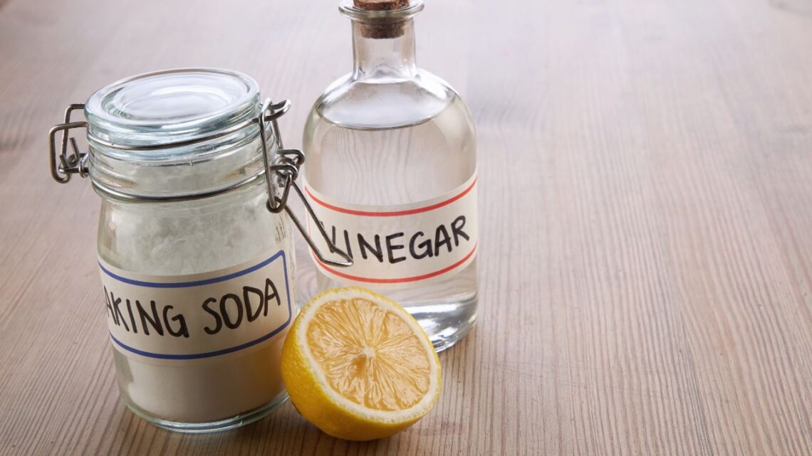 Recette de grand-mère avec du bicarbonate et du vinaigre : L'astuce nettoyage à découvrir.