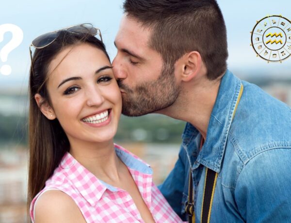 Un homme Verseau embrassant affectueusement une femme souriante, illustrant leur compatibilité potentielle.