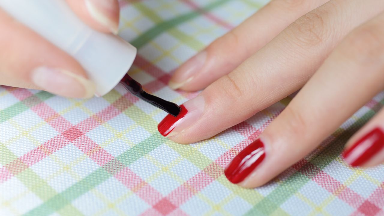 Pose de vernis semi-permanent : guide pour une application réussie